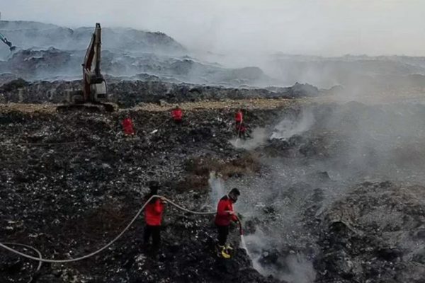 232-warga-mengungsi-akibat-kebakaran-tpa-jatiwaringin-tangerang-xpj