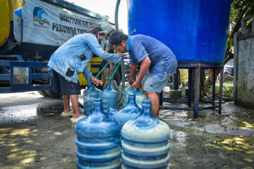 39-titik-kekeringan-di-kabupaten-bekasi-perumda-tirta-bhagasasi-salurkan-1-juta-liter-air-bersih-vpa