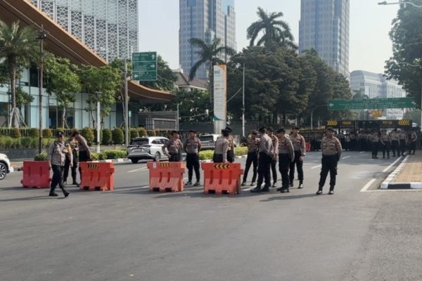 ada-demo-mahasiswa-di-jalan-medan-merdeka-selatan-arus-lalin-dialihkan-wws