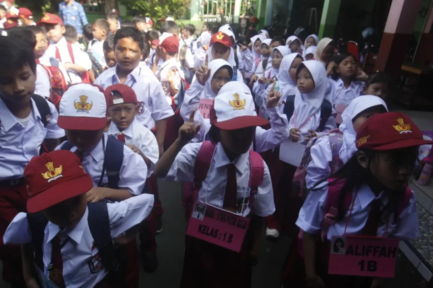 aturan-seragam-sekolah-sd-smp-sma-2026-orang-tua-wajib-tahu-sebelum-membeli-wfu