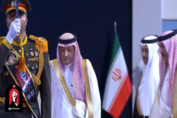 ayat-alquran-tentang-perang-badar-dalam-seremoni-pemakaman-khamenei-pujian-atau-ejekan-untuk-arab-saudi-vql