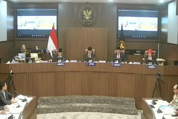 dkpp-gelar-sidang-pelanggaran-etik-kpu-terkait-pencalonan-jokowi-sebagai-kepala-daerah-dan-presiden-gcr