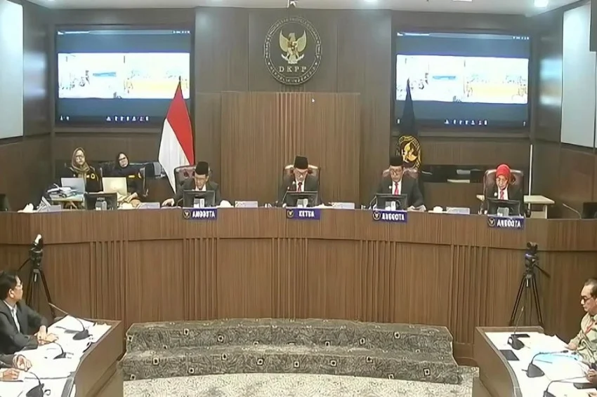 dkpp-gelar-sidang-pelanggaran-etik-kpu-terkait-pencalonan-jokowi-sebagai-kepala-daerah-dan-presiden-gcr