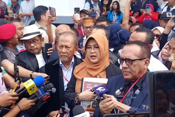 dokter-tifa-sebut-dakwaan-jpu-lemah-sidang-tidak-bisa-lagi-dilanjutkan-jra