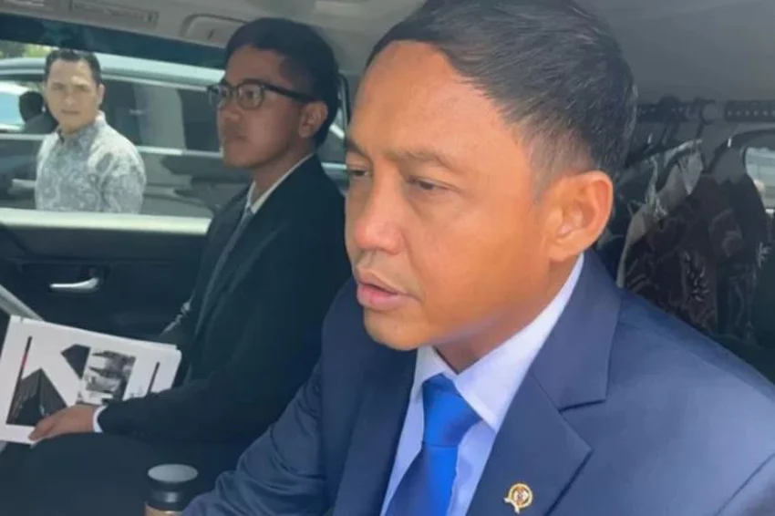 im57-desak-kpk-usut-tuntas-amplop-bupati-kuansing-untuk-menhut-ndn