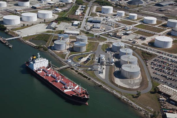 kapal-tanker-kembali-diserang-di-selat-hormuz-harga-minyak-langsung-terbang-wdx