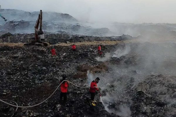 kebakaran-tpa-jatiwaringin-dinilai-alarm-keras-tata-kelola-sampah-dpr-open-dumping-tak-bisa-ditoleransi-zkz