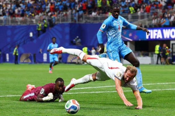 kontroversi-var-kane-gagal-dapat-penalti-alan-shearer-naik-pitam-vzw