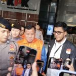 kpk-tahan-bupati-kuansing-dan-dua-orang-lainnya-terkait-suap-pengisian-jabatan-ugw