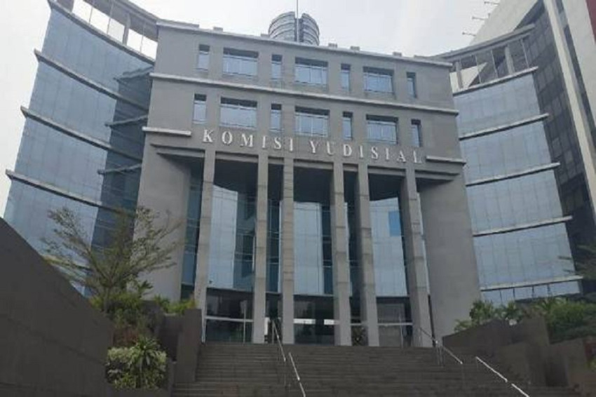 ky-bakal-tindak-lanjuti-laporan-kubu-nadiem-makarim-ivn