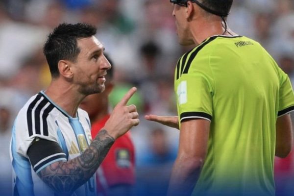 messi-adu-mulut-dengan-wasit-portugal-hormati-saya-bicaralah-yang-baik-uht