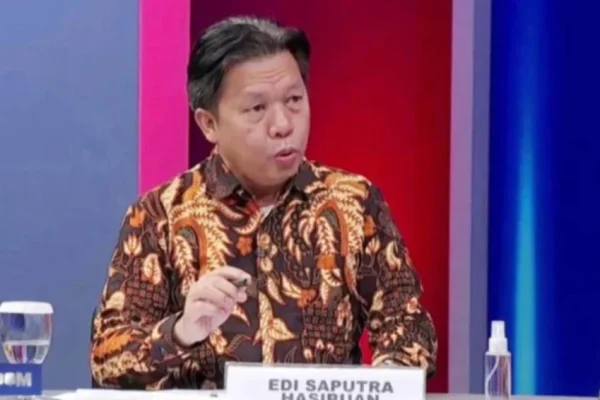 pertemuan-kapolri-panglima-tni-dan-jaksa-agung-tegaskan-aparat-tetap-solid-rql