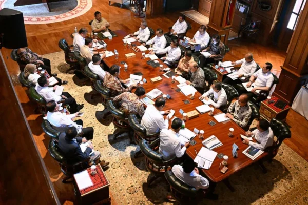 prabowo-kumpulin-menteri-di-hambalang-bahas-harga-khusus-bbm-untuk-nelayan-cla
