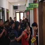 rekonstruksi-kasus-penganiayaan-ytr-taufik-hidayat-peragakan-pukul-pakai-golok-dan-sundut-korban-dmd