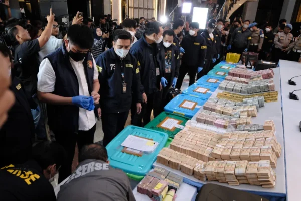 terungkap-polisi-amankan-15-saksi-saat-geledah-12-lokasi-ydk