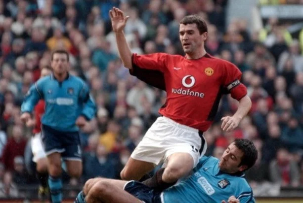 3-gelandang-paling-tangguhdalam-sepak-bola-versi-legenda-manchester-united-pid