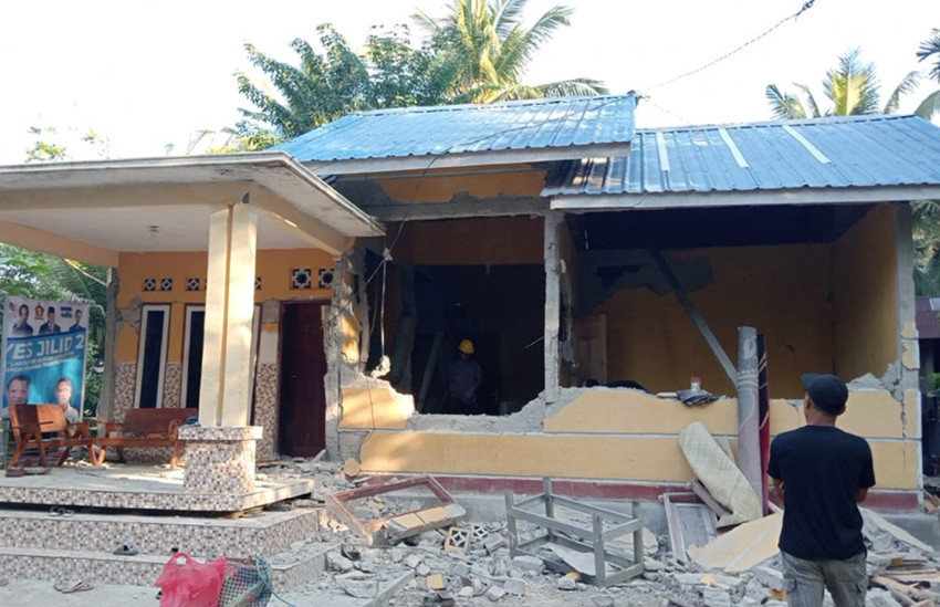 38-orang-meninggal-dunia-akibat-gempa-77-ntt-ribuan-warga-mengungsi-cyw
