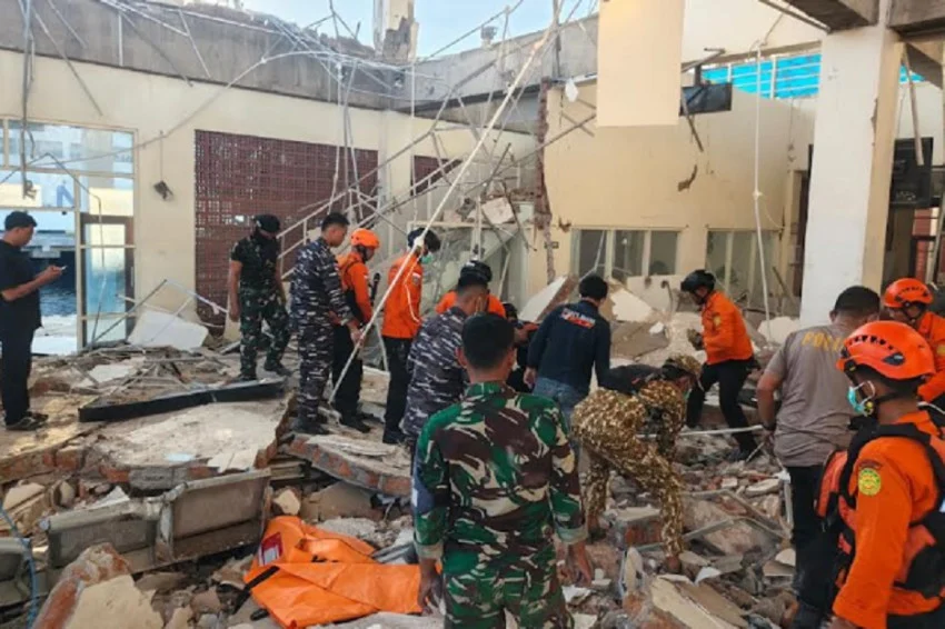 48-ton-beras-dan-logistik-kebencanaan-dikirimkan-ke-korban-gempa-ntt-kqi