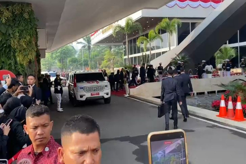 diantar-maung-putih-gibran-tiba-di-dpr-hadiri-sidang-tahunan-heh