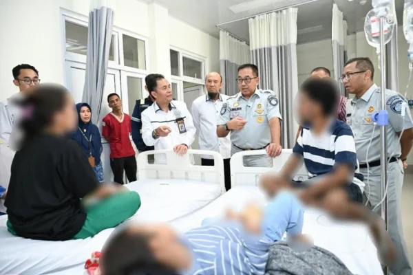 direksi-jasa-raharja-jenguk-korban-kmp-putri-yasmin-di-rs-pastikan-perawatan-berjalan-baik-hpu