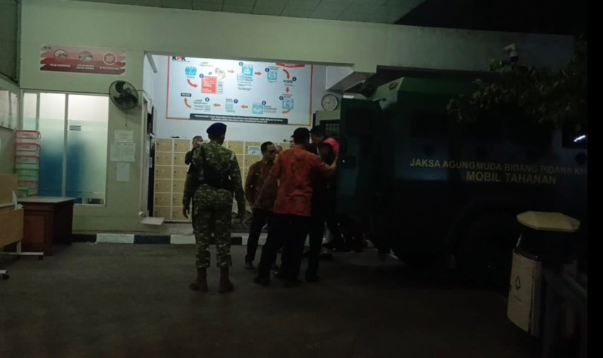 febrie-adriansyah-kembali-ke-rutan-kpk-setelah-7-jam-diperiksa-kejagung-iwd