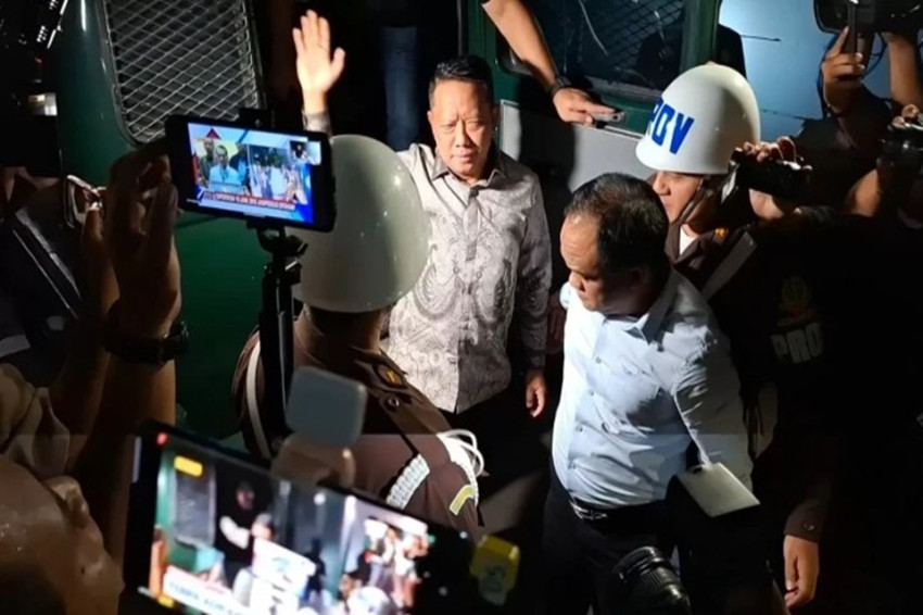 febrie-persoalkan-penetapan-tersangka-kejagung-penyidik-telah-tetapkan-sesuai-hukum-acara-umf