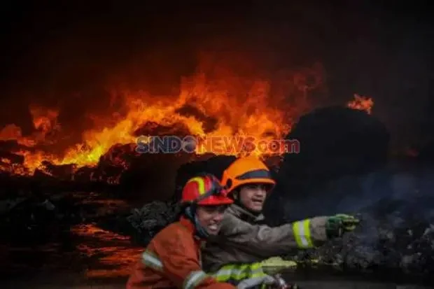 gedung-di-petojo-selatan-jakpus-terbakar-20-unit-damkar-dikerahkan-yte