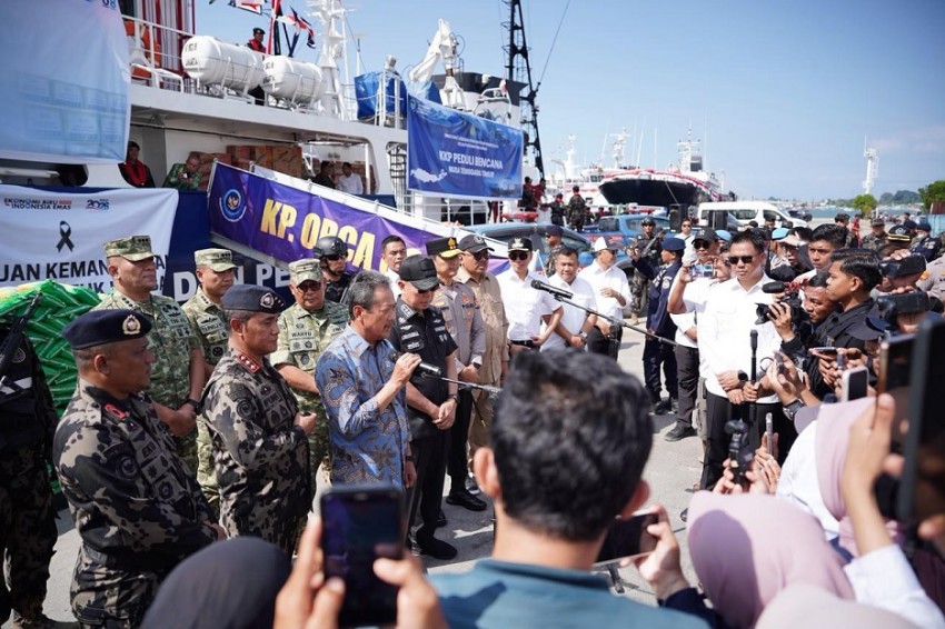 gempa-ntt-menteri-trenggono-kerahkan-kapal-angkut-bantuan-kemanusiaan-cfh