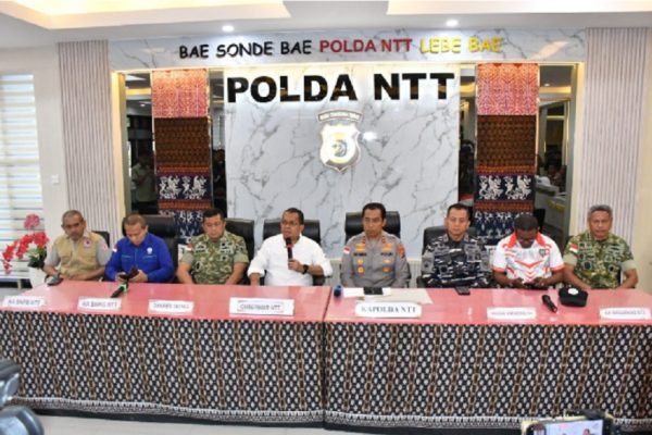 gerak-cepat-tangani-gempa-polda-ntt-buka-akses-hingga-evakuasi-korban-lyb