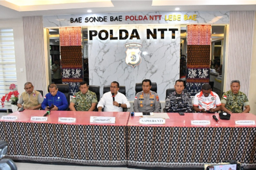 gerak-cepat-tangani-gempa-polda-ntt-buka-akses-hingga-evakuasi-korban-lyb