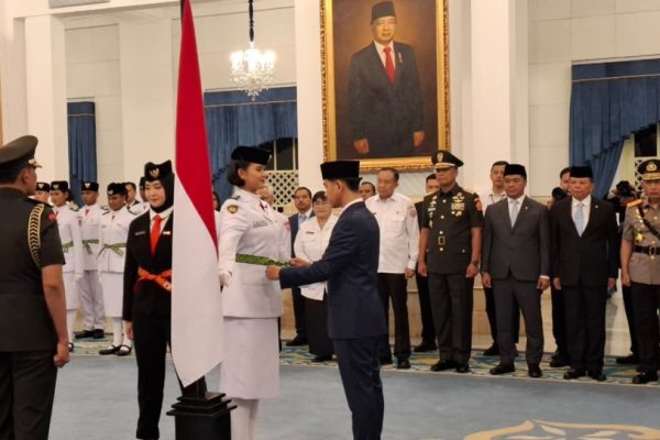 gibran-kukuhkan-76-anggota-paskibraka-2026-di-istana-megawati-tak-hadir-vuk
