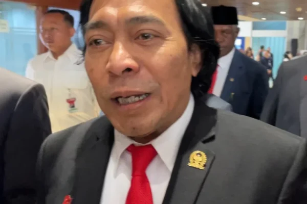 hadiri-sidang-tahunan-mpr-dpr-2026-komeng-ungkap-harapan-untuk-presiden-cfp