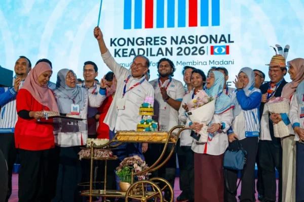 kalah-di-pemilu-negara-bagian-anwar-ibrahim-usung-kebijakan-bumiputera-dan-gelontorkan-dana-tunai-otj