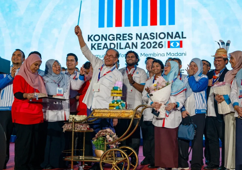 kalah-di-pemilu-negara-bagian-anwar-ibrahim-usung-kebijakan-bumiputera-dan-gelontorkan-dana-tunai-otj