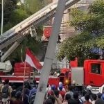 kebakaran-gedung-di-cikini-18-armada-damkar-dikerahkan-jtb