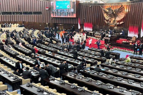 ketua-dpd-beri-penghormatan-presiden-pendahulu-soekarno-bapak-proklamator-hingga-jokowi-bapak-infrastruktur-bts