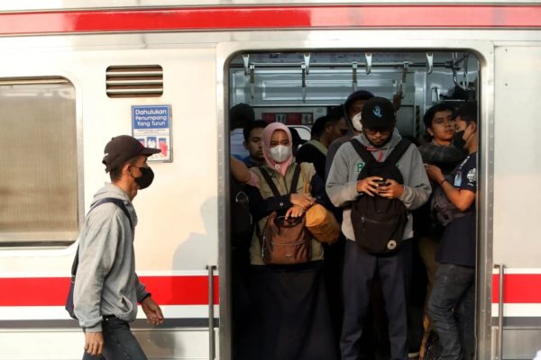 kronologi-lansia-tewas-tertemper-krl-cawangtebet-vag
