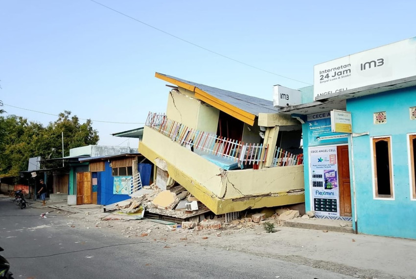 masih-ada-korban-terjebak-reruntuhan-gempa-ntt-tim-pencarian-dan-pertolongan-dikerahkan-ofo