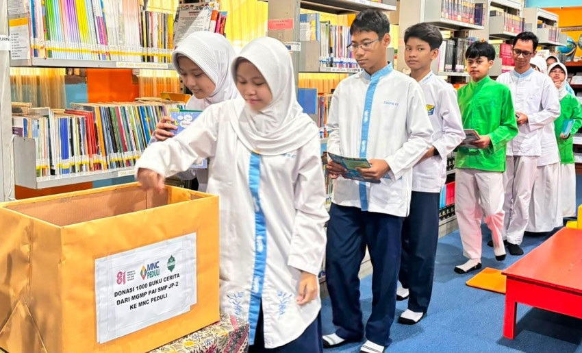 mgmp-pai-dan-budi-pekerti-smp-sejakarta-pusat-donasikan-1000-buku-cerita-ke-mnc-peduli-ytu