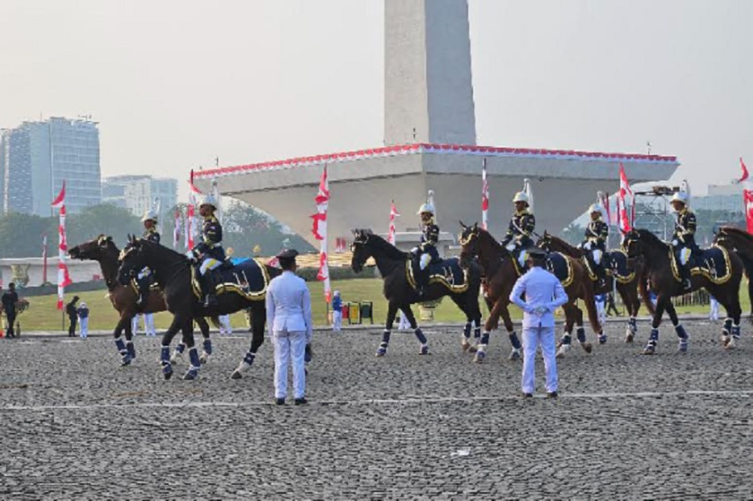 momen-pasukan-berkuda-hingga-marching-band-bersiap-ikuti-kirab-hut-ri-di-monas-cra