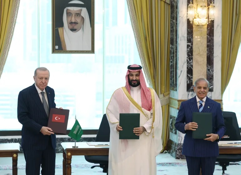pakta-pertahanan-turki-arab-saudi-dan-pakistan-resmi-ditandatangani-zvw