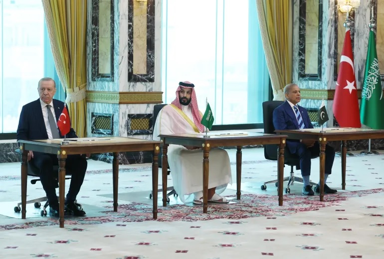 pejabat-iran-peringatkan-pakta-dengan-pakistan-dan-turki-tak-akan-jamin-keamanan-arab-saudi-qvg