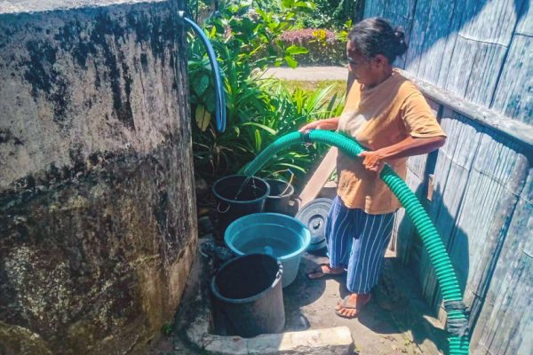 pertamina-peduli-salurkan-35000-liter-air-bersih-untuk-warga-maumere-pps
