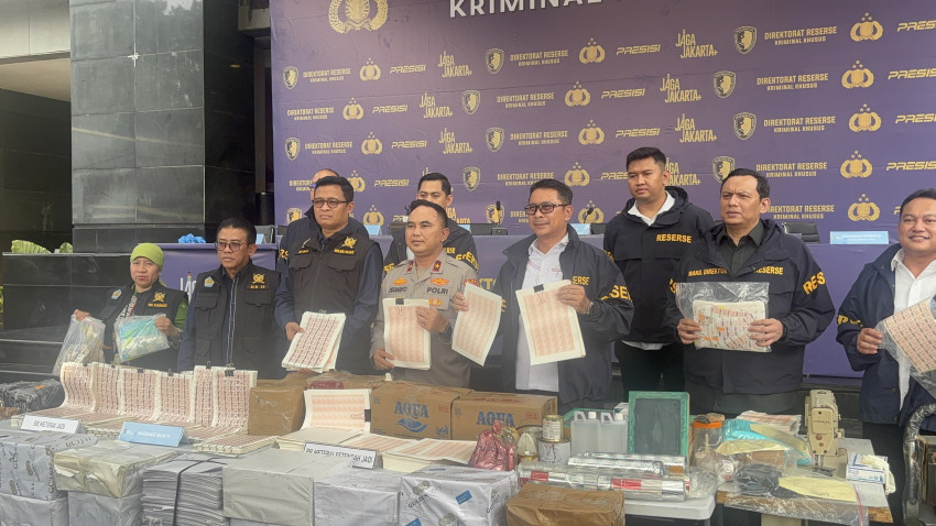 polda-metro-jaya-bongkar-sindikat-produsen-meterai-palsu-16-orang-ditetapkan-tersangka-auk