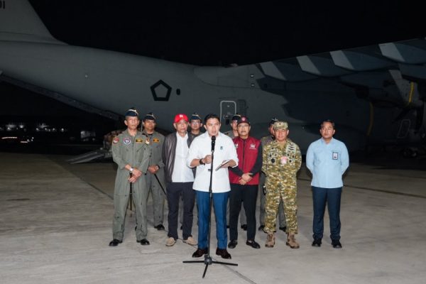 prabowo-instruksikan-kirim-bantuan-65-ton-gunakan-5-pesawat-tni-au-ke-ntt-tav