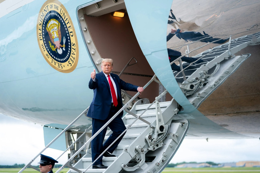 rudal-iran-bidik-air-force-one-alasan-di-balik-trump-ngumpet-di-truk-katering-mku