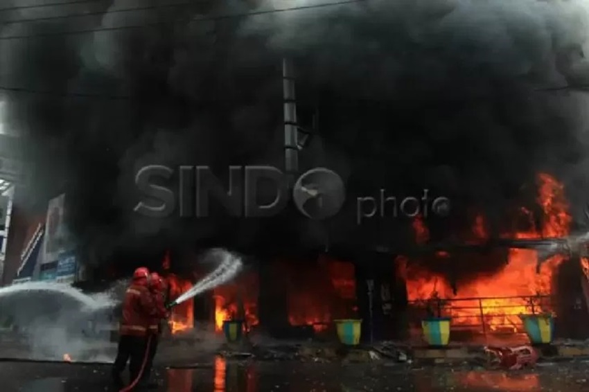 rumah-di-paseban-kebakaran-23-unit-mobil-damkar-dikerahkan-qmr