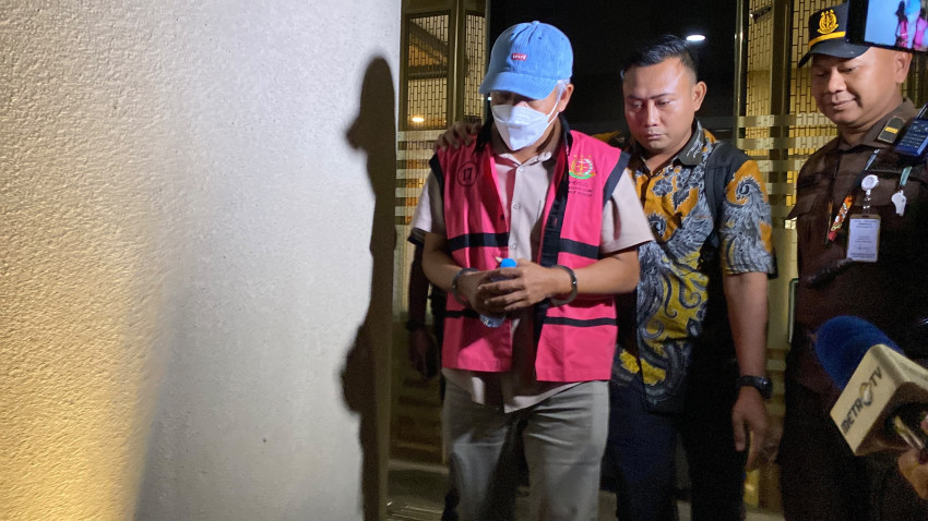 selesai-diperiksa-tim-9-kejagung-tersangka-tppu-nurman-herin-bungkam-jop