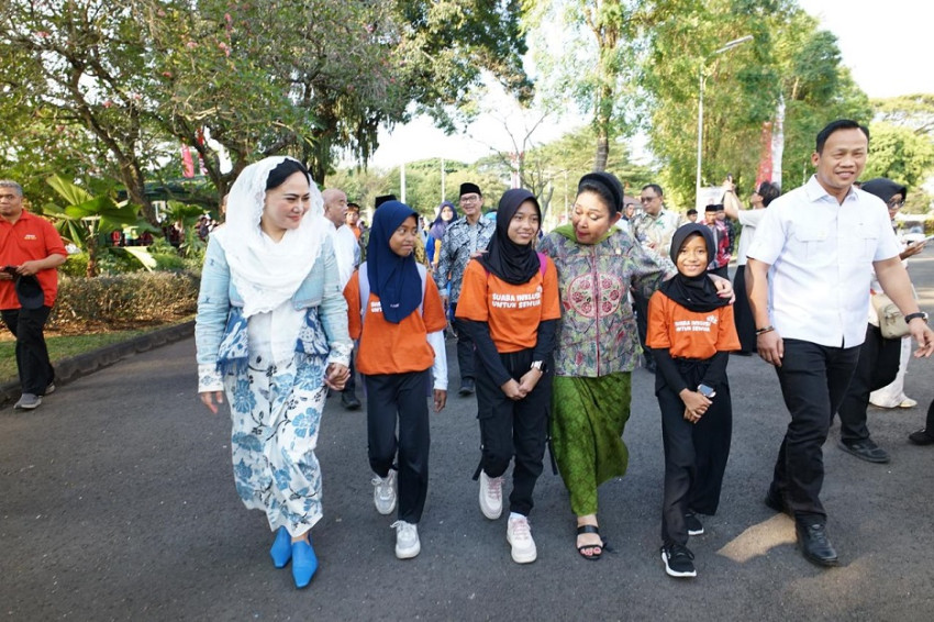 seratusan-siswa-slb-masuk-gedung-agung-yogyakarta-rasakan-langsung-kemegahan-istana-nov
