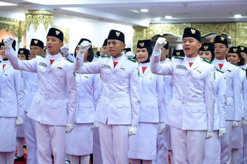 sosok-celina-olivia-paskibraka-asal-kalbar-pembawa-baki-upacara-hut-ri-di-istana-qrj